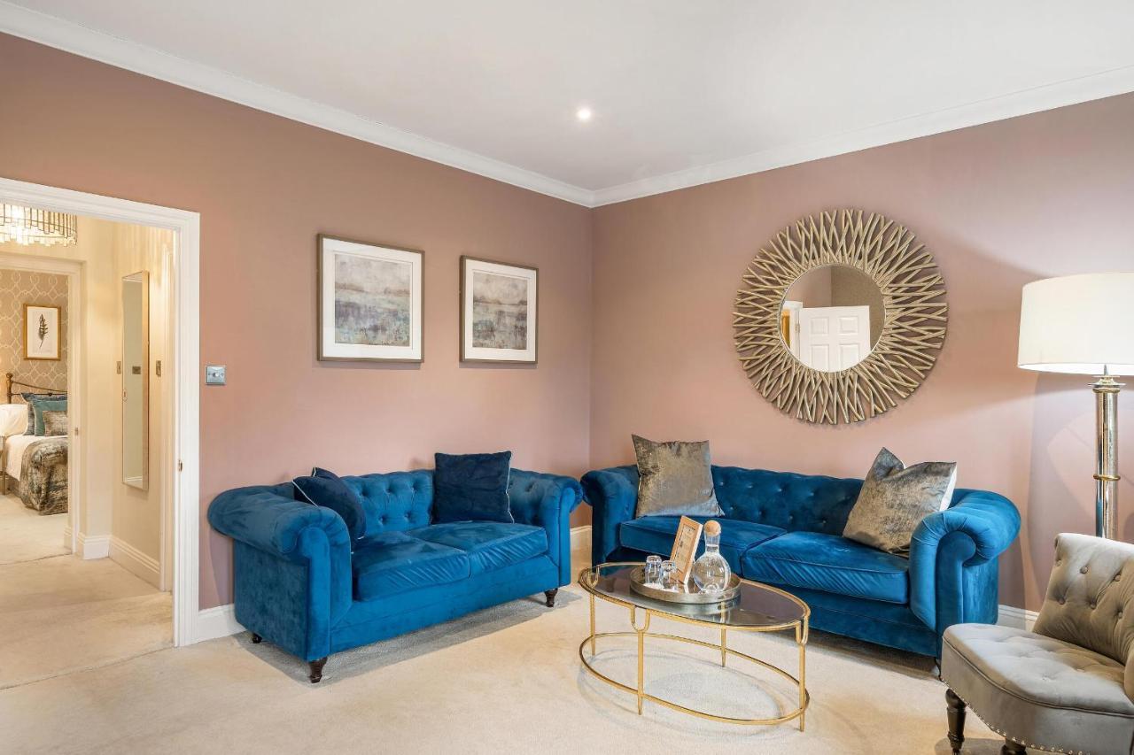 Boringdon Hall Hotel And Spa Plymouth Luaran gambar A living room in a typical apartment